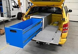 Fahrzeugeinrichtung für Pritschenfahrzeuge und Pick-ups