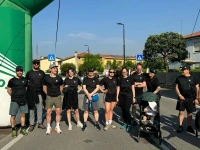 01_ Gruppe von Beschäftigten von Syncro am Ziel der „Marcia dell’asparago 2025“ (Spargellauf 2025)