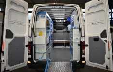 01_ Von Syncro System eingerichteter VW Crafter mit Laderampe