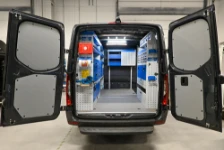 01a_Sprinter L2H1 für die Anlagenwartung mit Einrichtungen an allen drei Wänden (2)