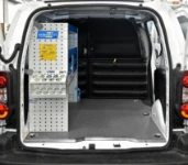 01_Berlingo mit Einrichtung Syncro Ultra an nur einer Wand