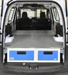 01_Der Ford Courier eines Gas- und Wasserinstallateurs mit Unterflurschubladen und Bodenplatte aus Holz mit Marmor-Optik