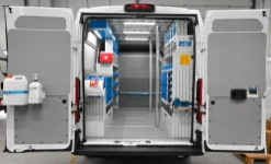 01_Der Peugeot Boxer eines Fenster- und Türenmonteurs mit Syncro-Einrichtung