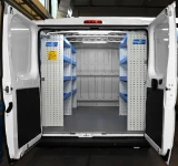 01_Fiat Ducato L1H1 mit niedrigen Regalwannen Syncro Ultra auf beiden Seiten