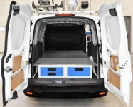 01_Ford Connect mit Unterflurschubladen und Dachträgersystemen