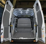 01_Ford Custom mit kompletter Laderaumverkleidung für den Transport von Industriemaschinen