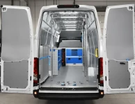 01_Für die Pannenhilfe an Lastkraftwagen eingerichteter Iveco Daily