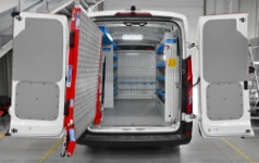 01_Maxus Deliver9 mit Laderampe für die gewerbliche Gebäudereinigung