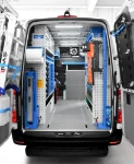 01_Mercedes Sprinter mit einer Syncro-Einrichtung für einen Fenster- und Türenmonteur