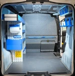 01_Peugeot Expert L1H1 eines Bauunternehmens in Rom mit Einrichtungen und Zubehör für die Ladungssicherung