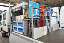 01Spezialeinrichtung von Syncro an Bord eines Lkws mit offener Pritsche