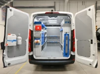 01_Syncro-Einrichtung im Maxus Deliver9 L3H2 mit Möbeln an beiden Seitenwänden (Beispiel 1)