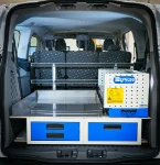 01_Syncro Fahrzeugeinrichtung in einem Ford Custom L1H1 für die Personenbeförderung