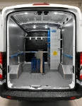 01_Von Syncro eingerichteter Ford Transit L2H2 für Transport, Einbau und Instandhaltung von Verglasungen