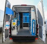 01_Von Syncro in eine mobile Werkstatt verwandelter Mercedes Sprinter L2H2 für Wartungseingriffe