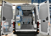 01_VW Crafter mit kompletter Fahrzeugeinrichtung für den Kundendienst an Baumaschinen