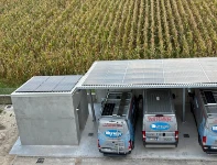 02_102 neue PV-Module für Syncro System auf der Parkplatzüberdachung und auf dem Technikraum in Cassola