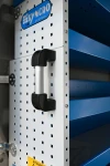 02_An der Syncro Fahrzeugeinrichtung angebrachter ergonomischer Einstiegsgriff