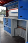 02bis_Innenansicht der linken Wand mit Werkstattecke