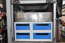 02_Detail eines Einrichtungselements mit Schubladen für Lkw mit offener Pritsche für integriertes Wasserressourcen-Management