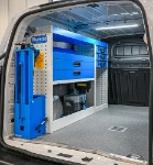 02_Einrichtung im Doblò für Arbeiten an Gasnetzen mit klappbarem Schraubstockhalter (1)