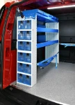 02_Kangoo mit Regalwannen, Sichtlagerkästen und durchsichtigen Kippladen