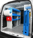 02_Linke Wand des Citroën Berlingo mit offenen Regalwannen von Syncro