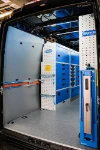 02_Linke Wand des Daily mit Platz für großes Ladegut und Ladungssicherungssystemen