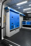 02_Linke Wand in dem von Syncro System ausgestatteten Man Tge mit Schubladen, Regalwannen und Langgutwanne