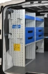 02_Mit Möbeln aus dem System Syncro Ultra eingerichtete Wand im Jumpy