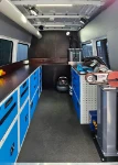 02_Mit Möbeln des Systems Syncro eingerichtete mobile Werkstatt im Sprinter