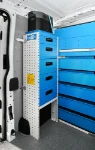 02_Möbel mit großen Schubladen und Ecoflow Powerstation im Transit