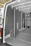 02_Vertikale Airline-Zurrschienen von Syncro System für den VW Crafter