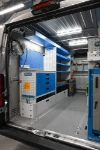 02_Werkstattbereich im Ducato mit Werkbank, Steckdosen und Werkzeuglochwand