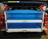 03_ Fachböden mit Klappe im Pick-up