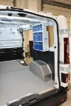 03_ Hängeschrank mit durchsichtigen Kippbehältern