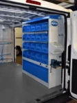 03_Ausziehbarer Schraubstockhalter für den Kleintransporter eines HLK-Unternehmens