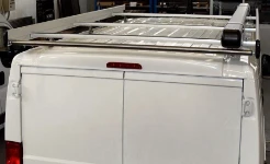 03_Dachträger und Laderohr mit rechteckigem Querschnitt auf dem Movano 2022