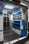 03_Durchsichtige Schub- und Kippladen und Schraubstockhalter im Ducato