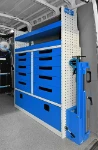 03_Ecoflow Powerstation und ölfreier Kompressor an der linken Wand des Daily