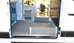 03_Holzumrandungen im Getränke-Lieferwagen