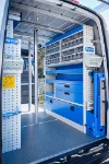03_Klappbarer Schraubstockhalter im Sprinter eines Sanitär- und Heizungsinstallateurs