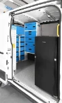 03_Kühlschrank für Arzneimittel in dem für eine Tierärztin eingerichteten Ford Transit L2H2