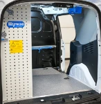 03_Rechte Wand des Courier L1H1 mit nur einem Syncro Zubehör (1)