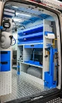03_Rechte Wand des Crafter mit Regalwannen, Ecoflow, Kompressor und Schraubstockhalter