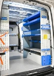 03_Rechte Wand des Crafter mit Regalwannen, Fachboden und Syncro-Zubehör für die Ladungssicherung