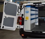 03_Schubladen aus Kunststoff an Bord des Expert für Sanitär- und Heizungstechniker