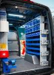 03_Sprinter mit Regalwannen und Kleinteilemagazin Multibox an der rechten Wand
