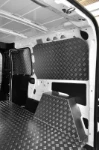 03_Tür- und Wandverkleidung aus Riffelaluminium im Fiat Doblò
