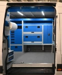 04a_Nach oben und nach unten öffnende Klappen im Sprinter